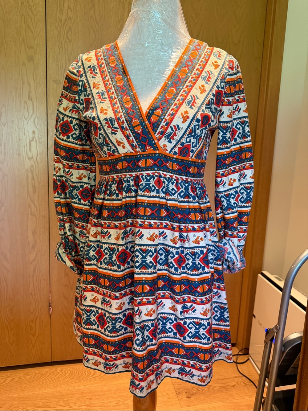 Rare Boho Tribal Print Long Sleeve Mini Dress | V-Neck | fits size 4-6